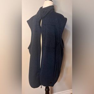NWOT Wind River Men’s Vest w/ Front Zipper & Zippered Left Chest Pocket!!